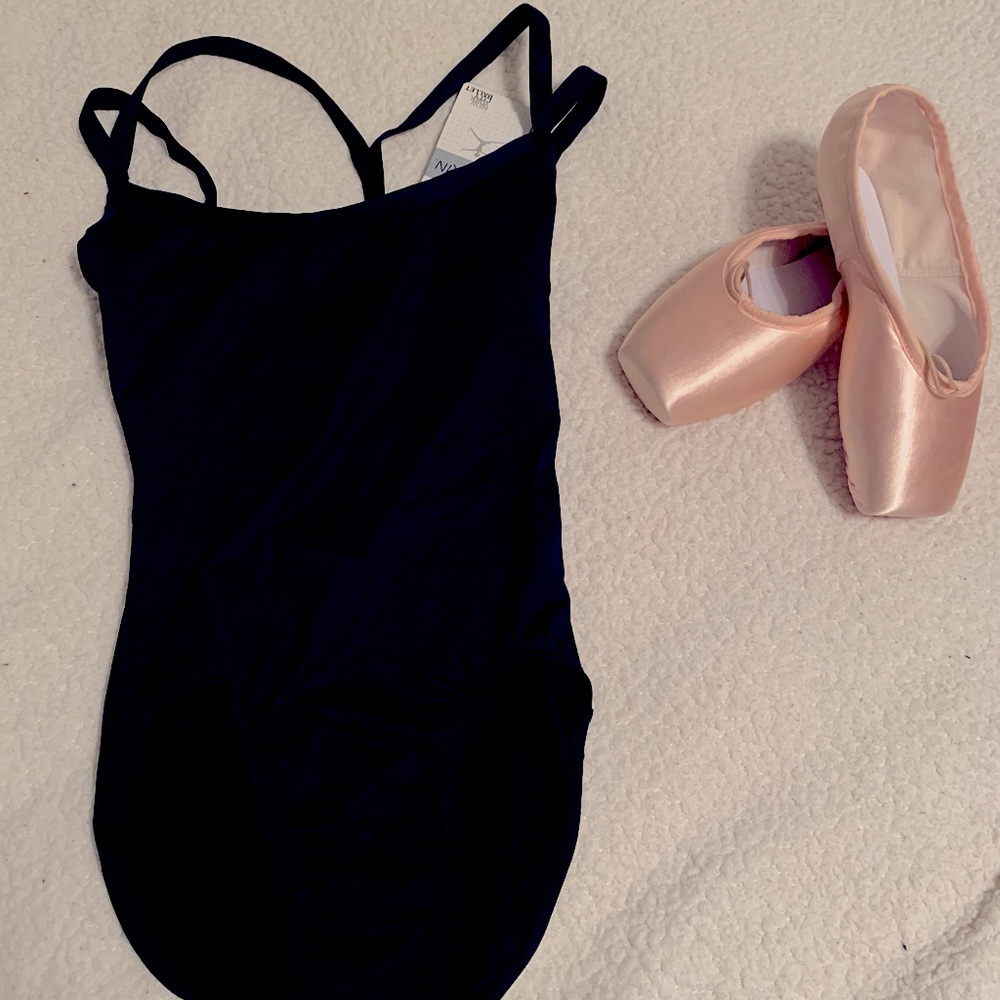 Black strapped nylon leo